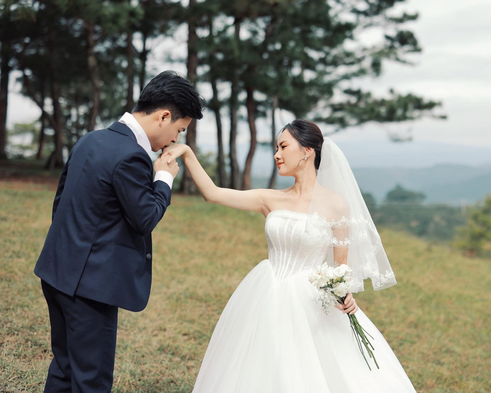 vest cưới cho chú rể ngày trọng đại