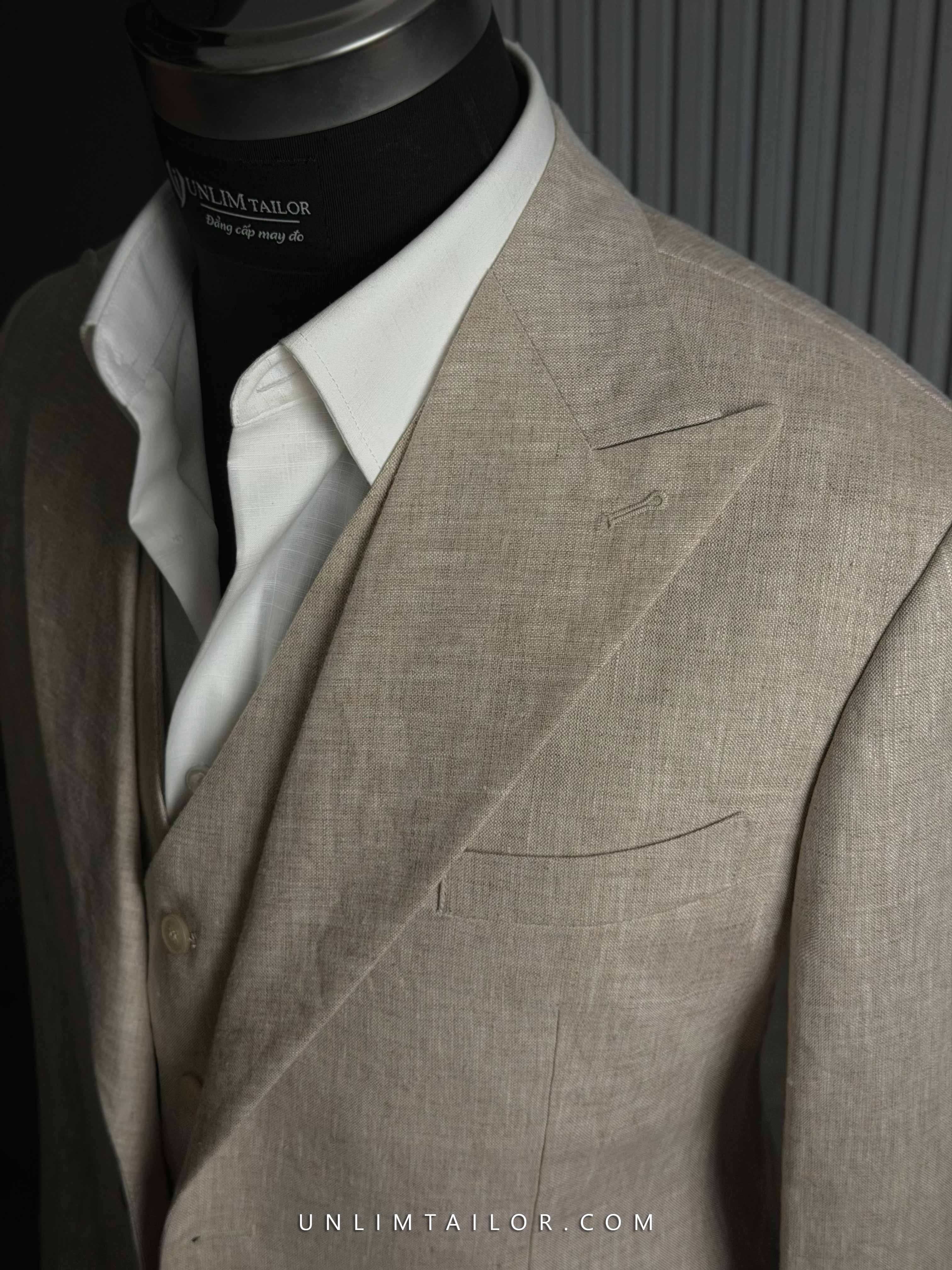 Suit Linen Cổ Nhọn Hai Cúc Phong Cách Riviera - detail images