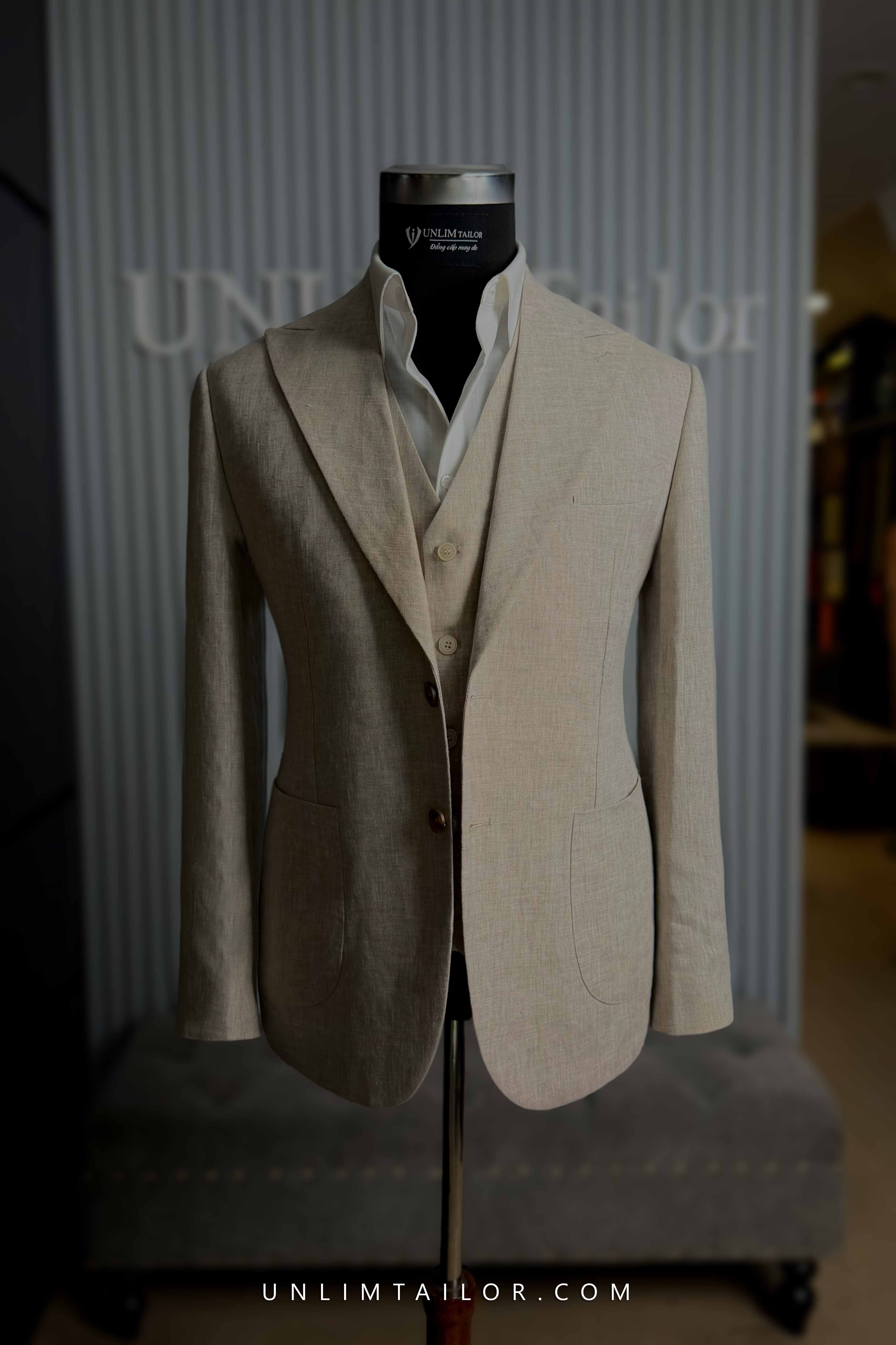 Suit Linen Cổ Nhọn Hai Cúc Phong Cách Riviera